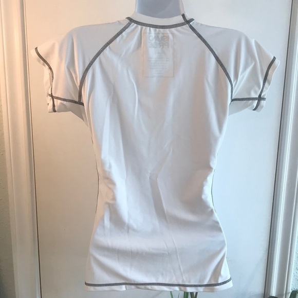 White Island Pride Rashguard SPF50 - Picture 6 of 10
